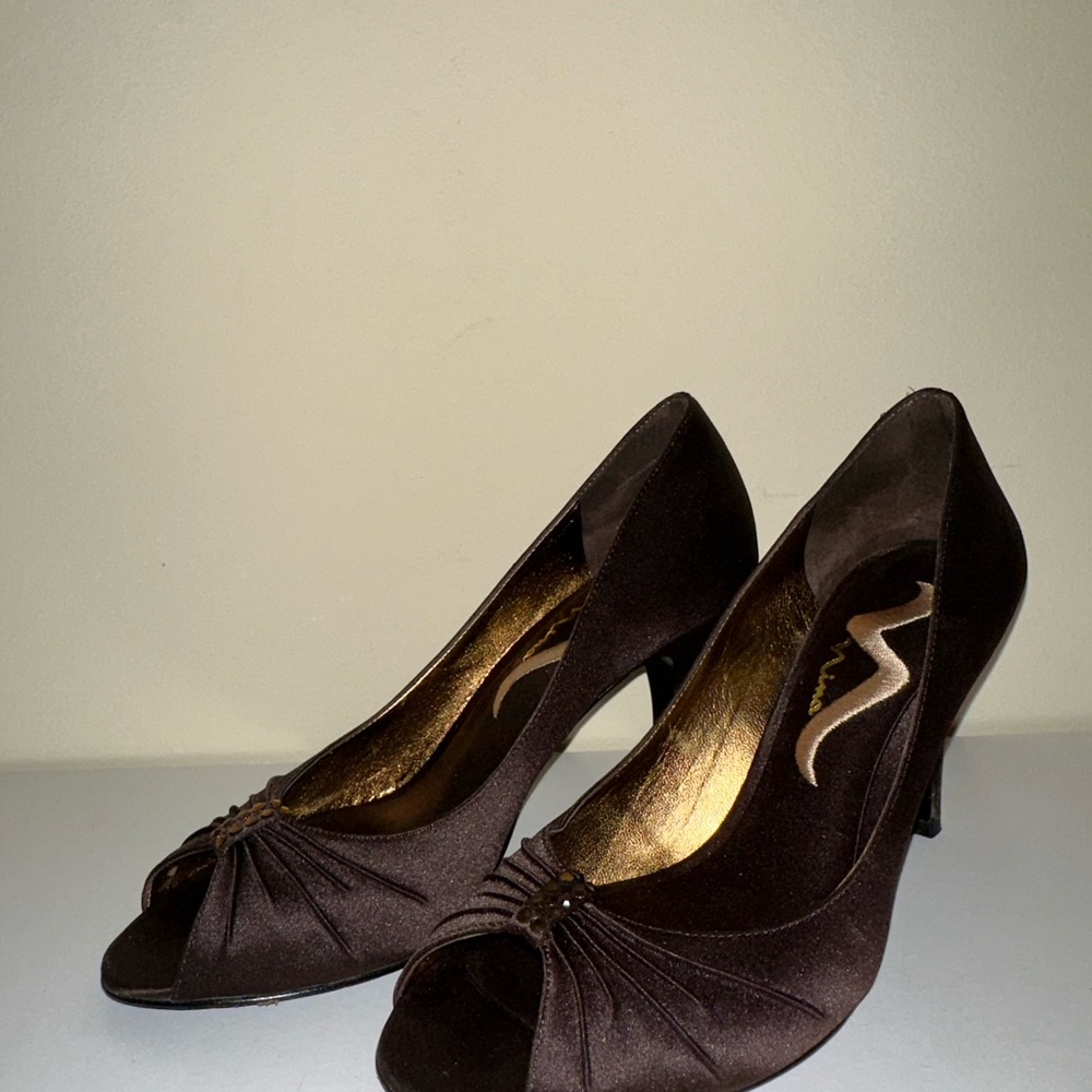 Leather brown shoes, size 7 brown heels